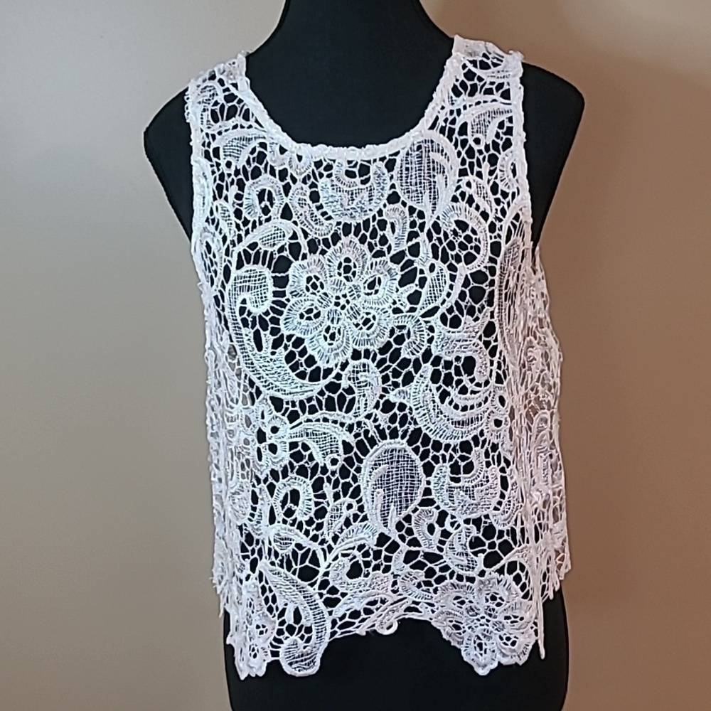 SUZY SHIER Cream Lace Tank Top, Cropped, Back Zipper Closure
